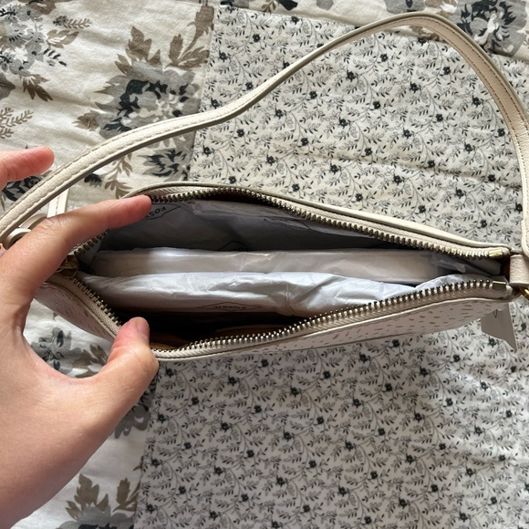 Fossil Cream and Gold Shoulder Bag - Picture 4 of 4
